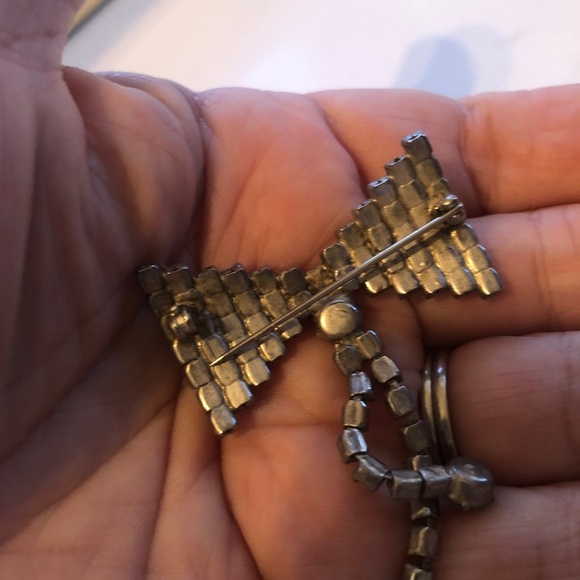 Vintage rhinestone bow tie brooch to dd that extra shine on your blouse - used. - Picture 4 of 5